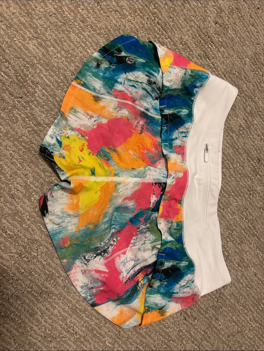 Lululemon Multicolor Abstract Print Speed up Short 2.5 inseam - Picture 3 of 4